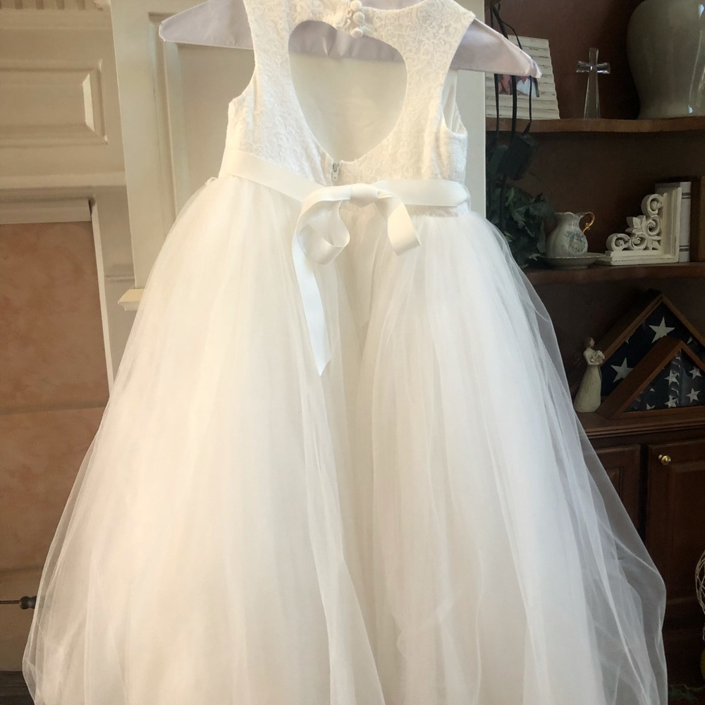 White David’s Bridal size 4 Flower Girl Dress